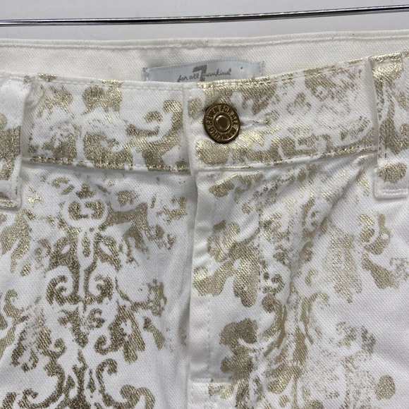 7 For All Mankind White and Gold Raw Hem Shorts - Picture 2 of 7